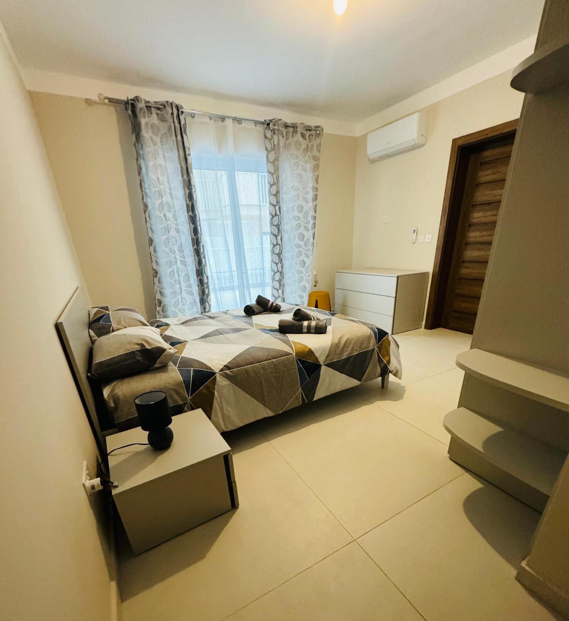 Apartment Spacious Modern Getaway *